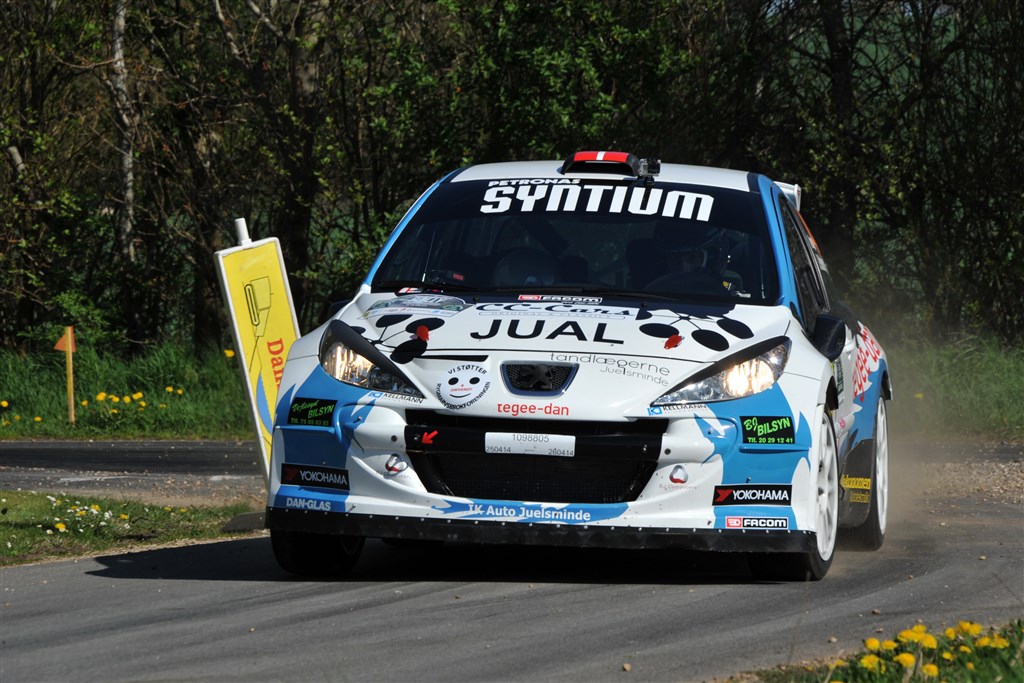 Ib Kragh og Mie Petersen var hurtigst fra morgenstunden og sikrede sig en føring i Rally Læborg Autohandel, som de holdt til mål
(Foto: Morten Alstrup)